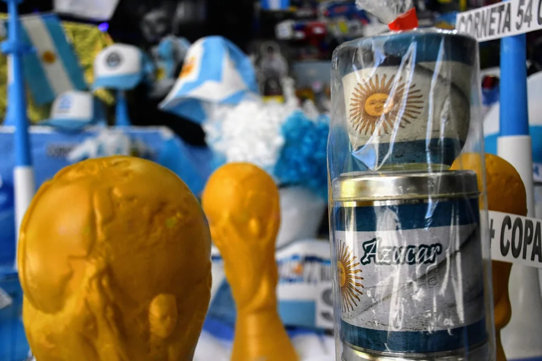 El Mundial ya se juega en las vidrieras de Rosario.