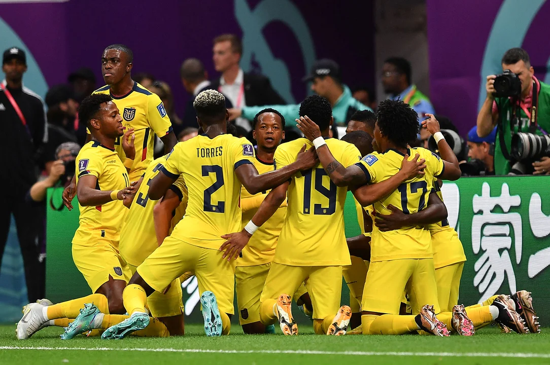 Ecuador le ganó 2 a 0 al local Qatar en el partido inaugural del Mundial