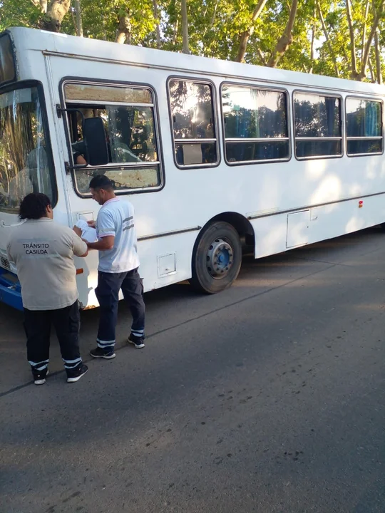 Impidieron que un colectivo saliera con alumnos