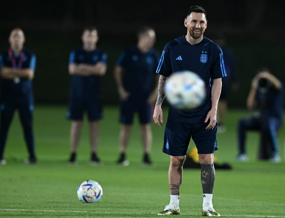 La selección argentina se entrena en Catar con miras al partido de 8vos. con Australia