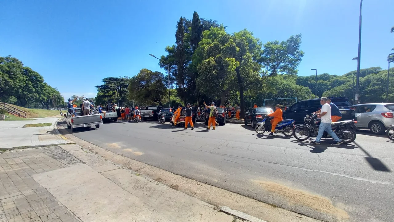 Portuarios irrumpieron en Concejo y Municipalidad, y van por Perotti