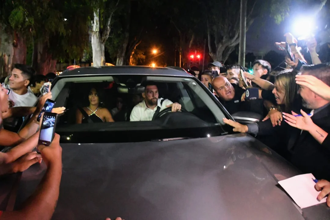 Messi asistió a una fiesta familiar y la gente enloqueció