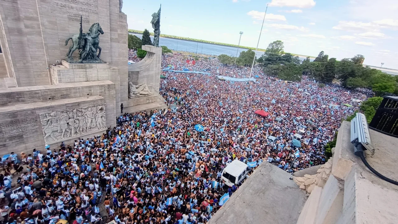 Festejo del Campeonato del Mundo en el Monumento.