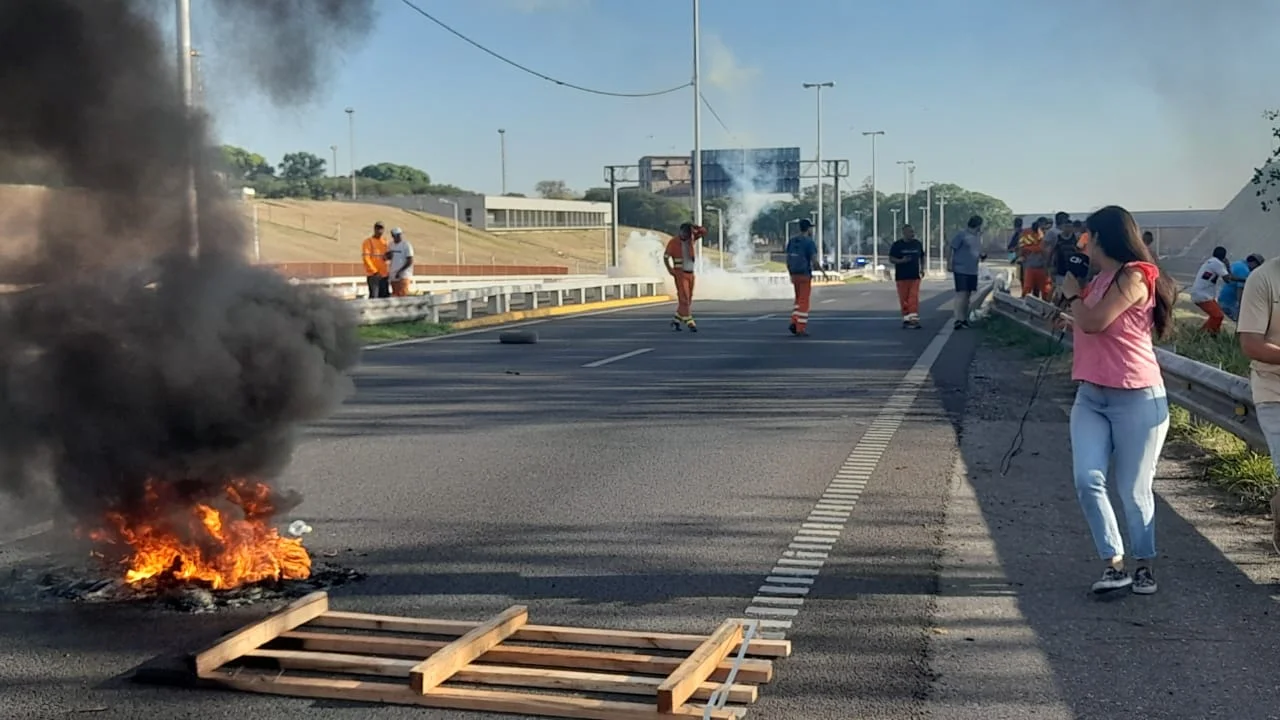 Corte sobre Circunvalación que terminó en desalojo (Gentileza: Francisco Guillén)