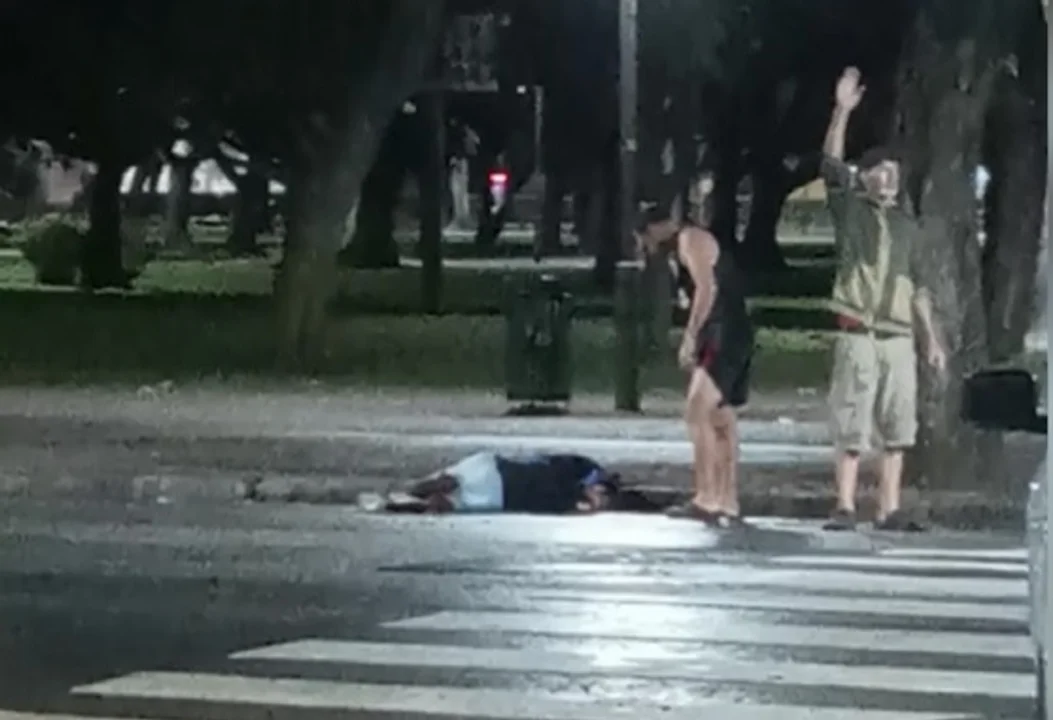Altamirano descendió de un auto y lo ejecutaron a quemarropa a metros de la entrada principal del club. (imagen Telefé Rosario)