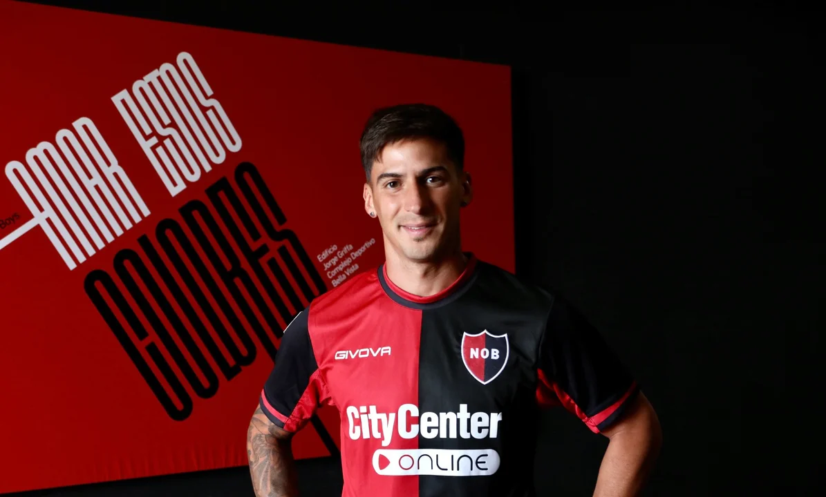 Newell's trajo a un delantero más: quién es y cómo juega Jonathan Menéndez