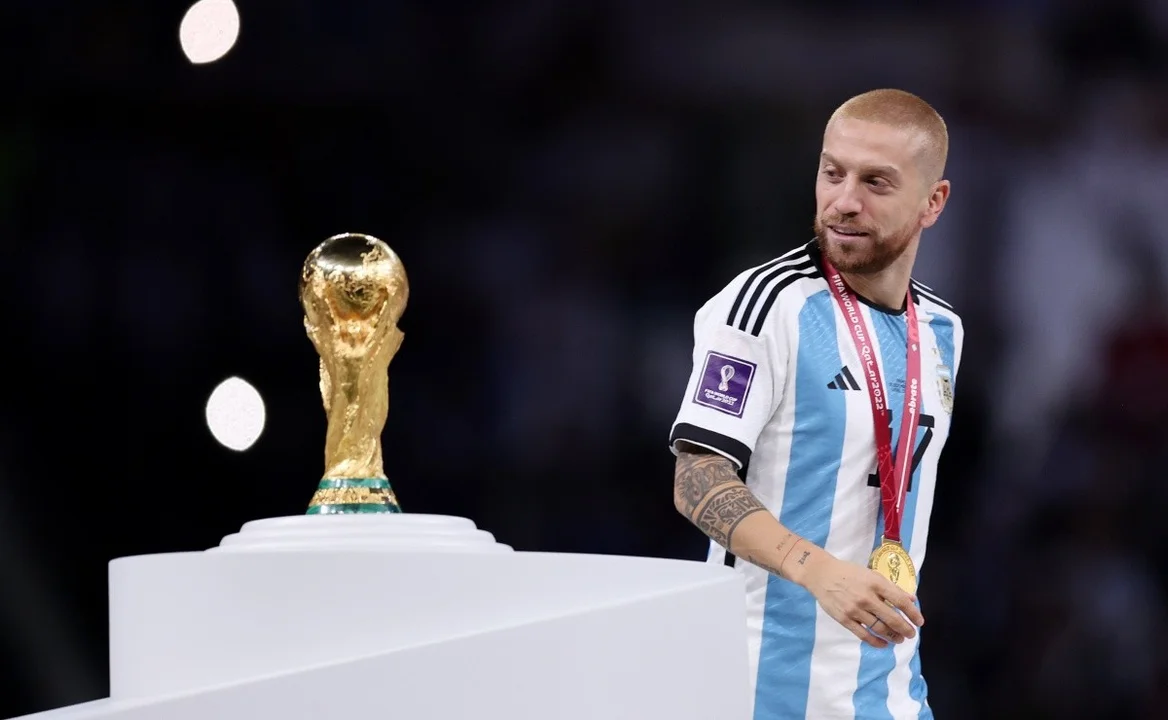 El más pícaro del plantel: Papu Gómez cuando se coronó campeón del mundo.