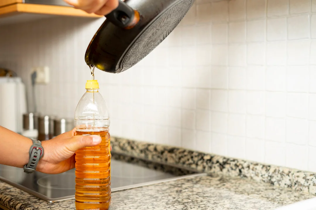 Un convenio en Rosario promueve el reciclado del aceite de cocina de uso cotidiano
