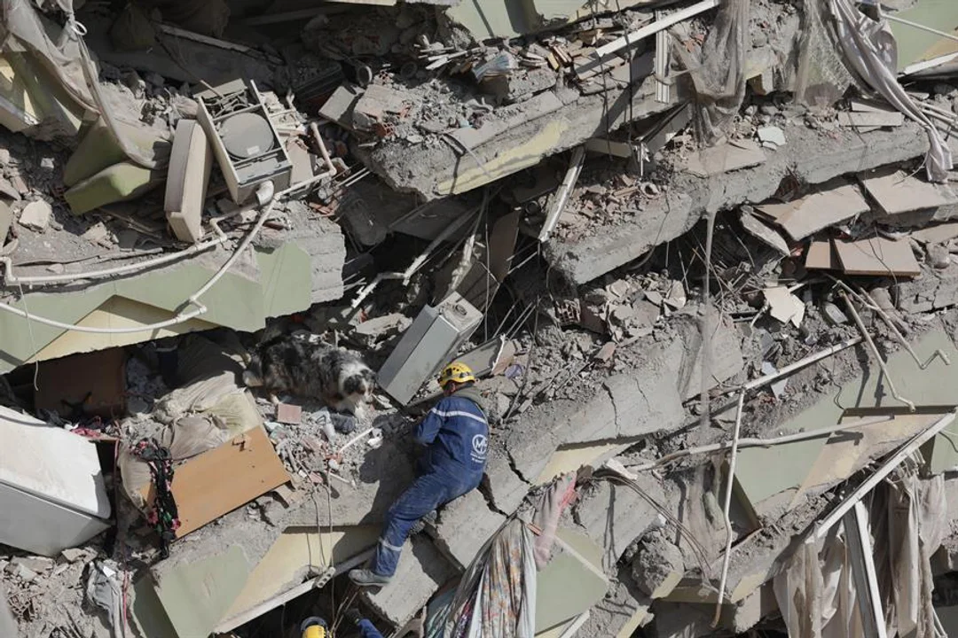 Rescatan a una mujer de 70 años tras casi 9 días de los terremotos en Turquía
