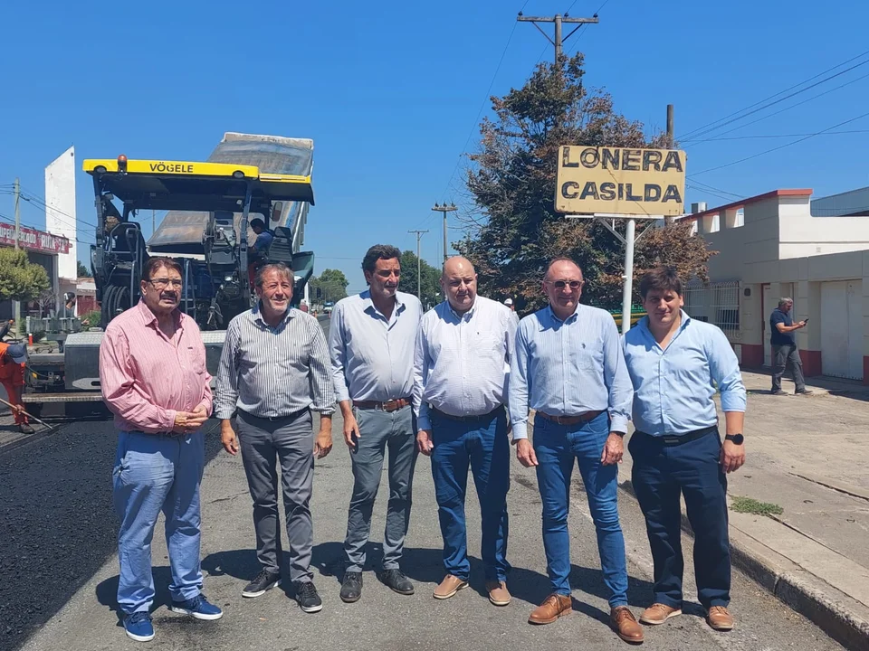 Recorrida de funcionarios de Vialidad Nacional por las obras de RN 33