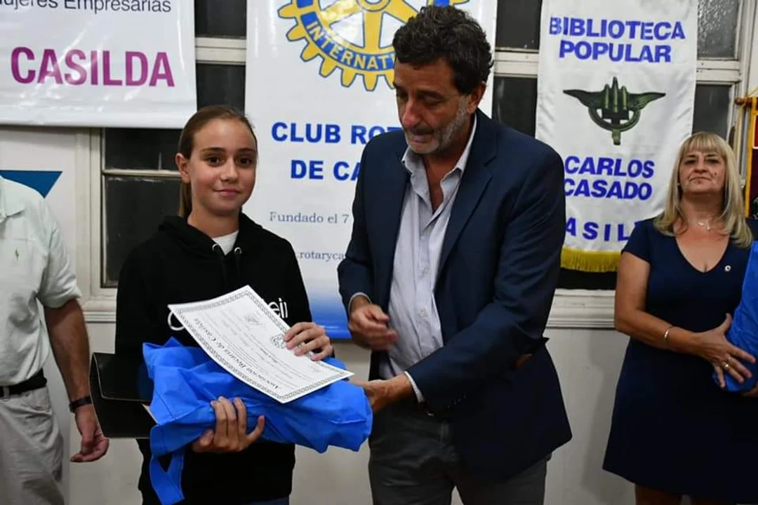El Intendente entregó un aporte a la Asociación Becaria