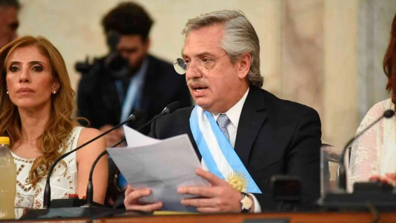 Alberto en el Congreso: palos a la justicia, guiños a Cristina y ¿reelección?