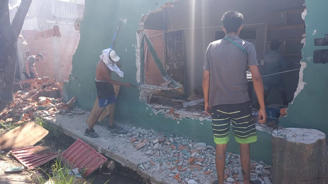 El kiosco que estuvo cerrado la noche del crímen de Máximo. El lunes fue destruido.