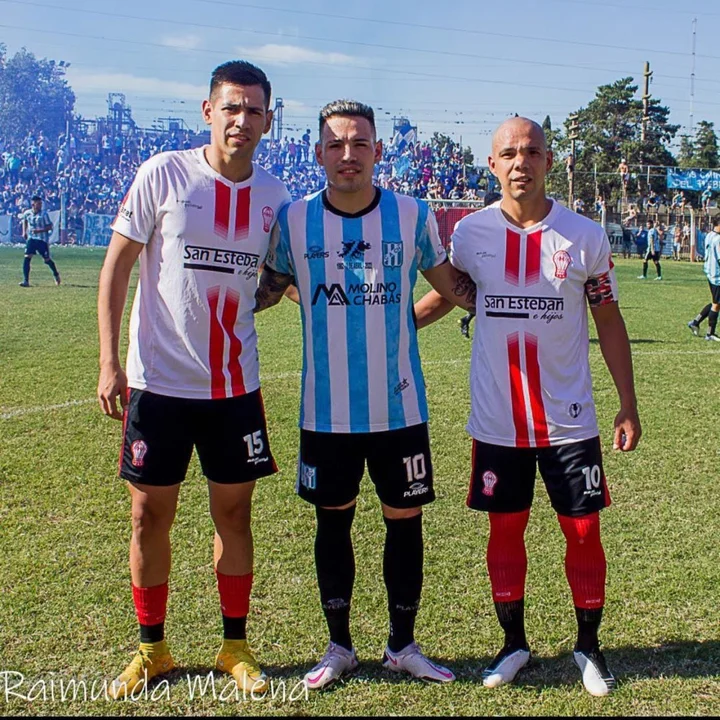 Los hermanos Rolón, en el único clásico que los enfrentó. Terminó en empate.