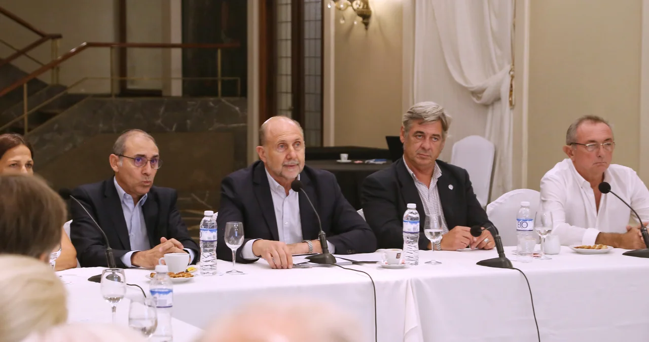 Sequía: Perotti se reunió en Rosario con representantes del sector agropecuario