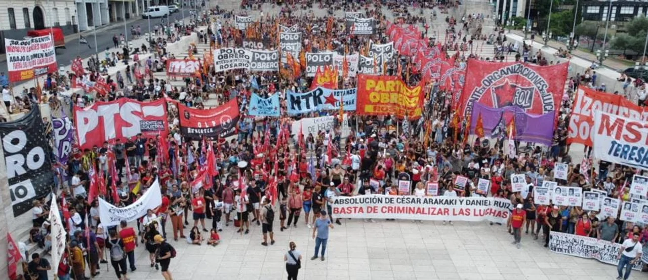 El Encuentro Memoria, Verdad y Justicia marchó denunciando el ajuste y la militarización