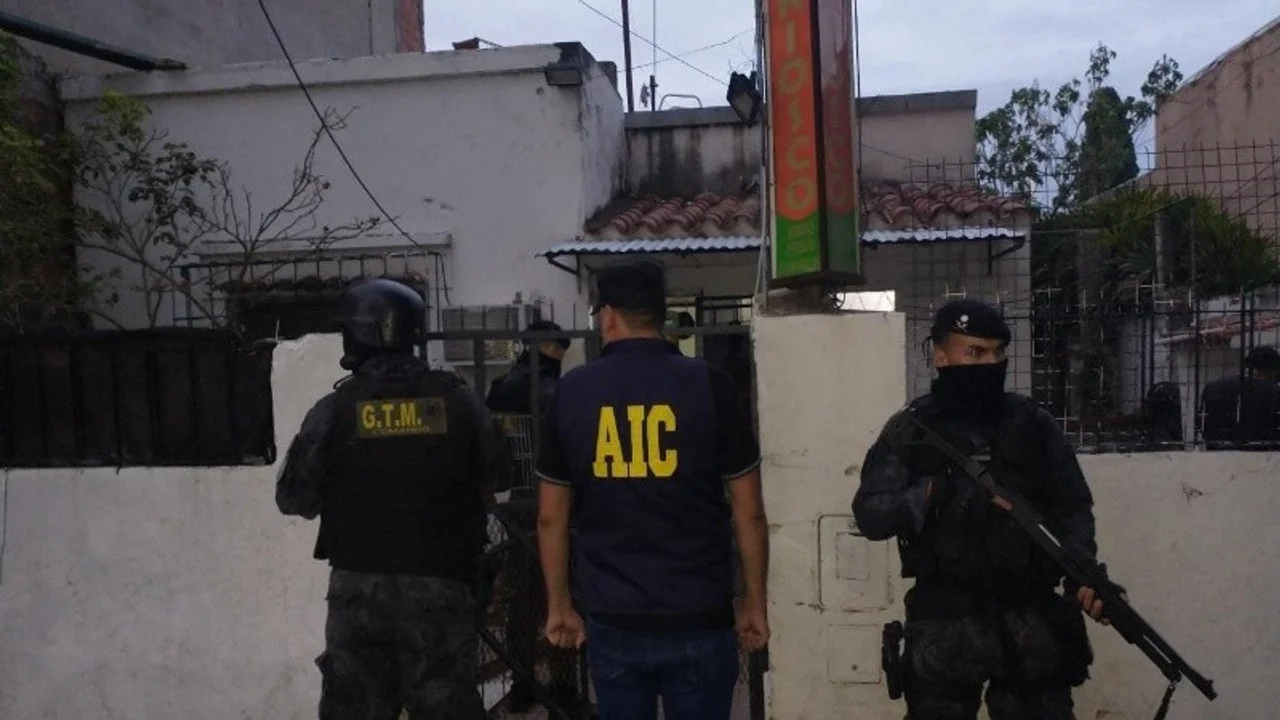 Búnker de droga y culto a San la Muerte en un kiosco de zona norte