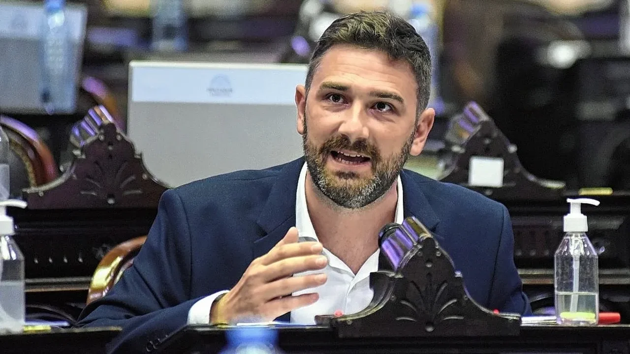 El rosarino Enrique Estévez preside el bloque Socialista en la Cámara de Diputados de la Nación.