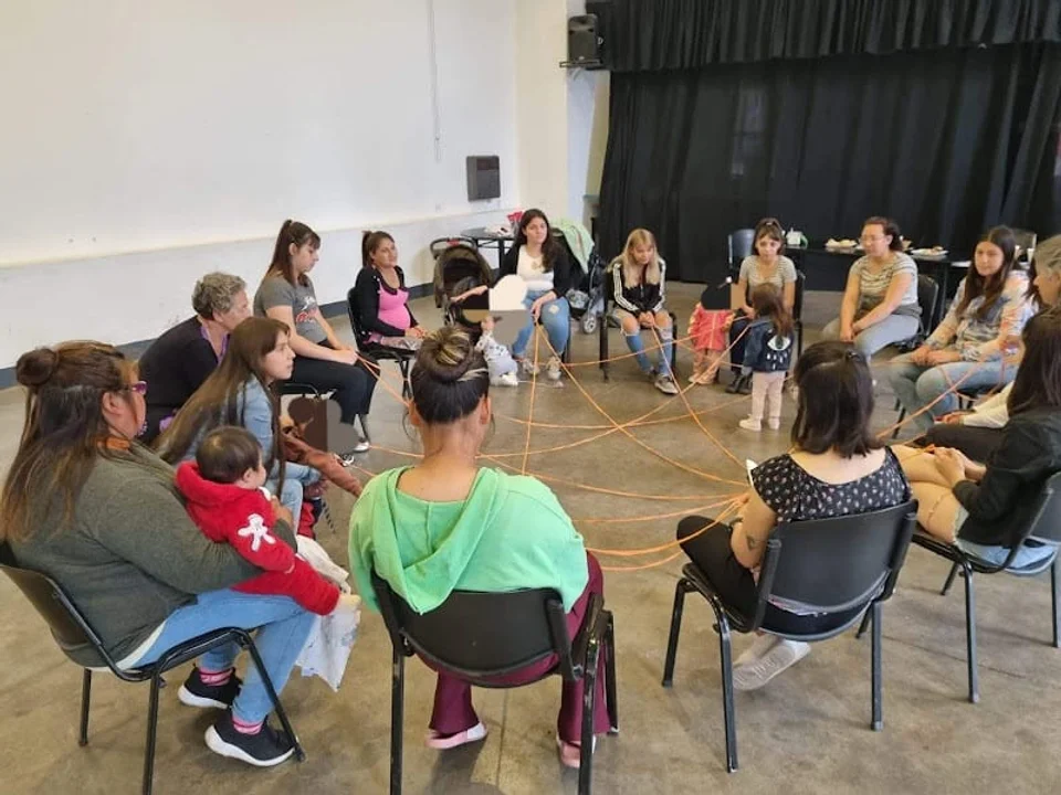 Lanzan becas para mamás y embarazadas escolarizadas, ¿cuáles son los requisitos?