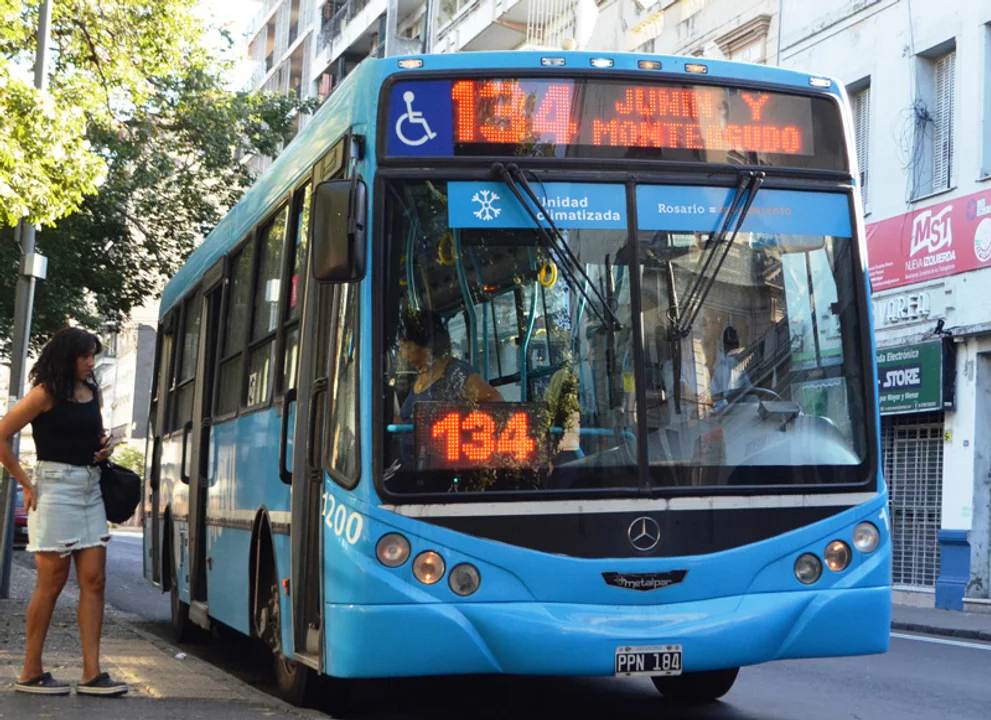 Se depositaron los sueldos y el martes no habrá paro de colectivos