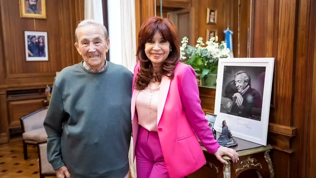 Cristina Kirchner recibió en su despacho al "fusilado que vive"
