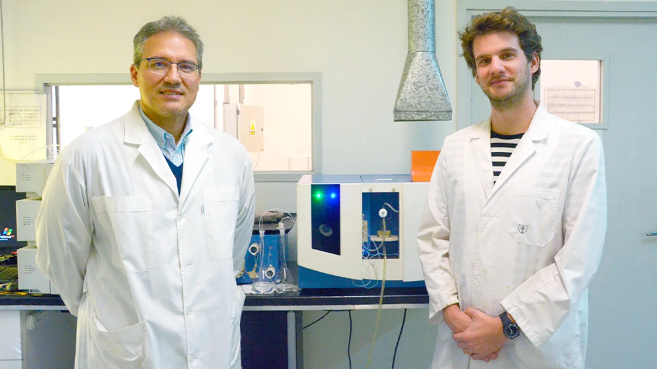 Rodolfo Wuilloud y Mauricio Llaver, investigadores del CONICET en el ICB. (Foto: CCT Mendoza)