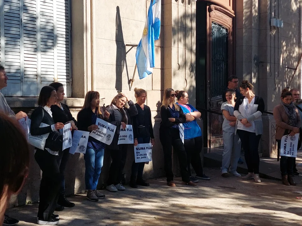 Trabajadores de ATE piden adelanto de cuota salarial