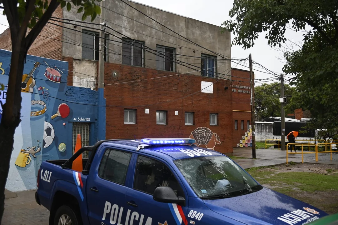 Vuelven a abrir las escuelas amenazadas aunque aún sin clases