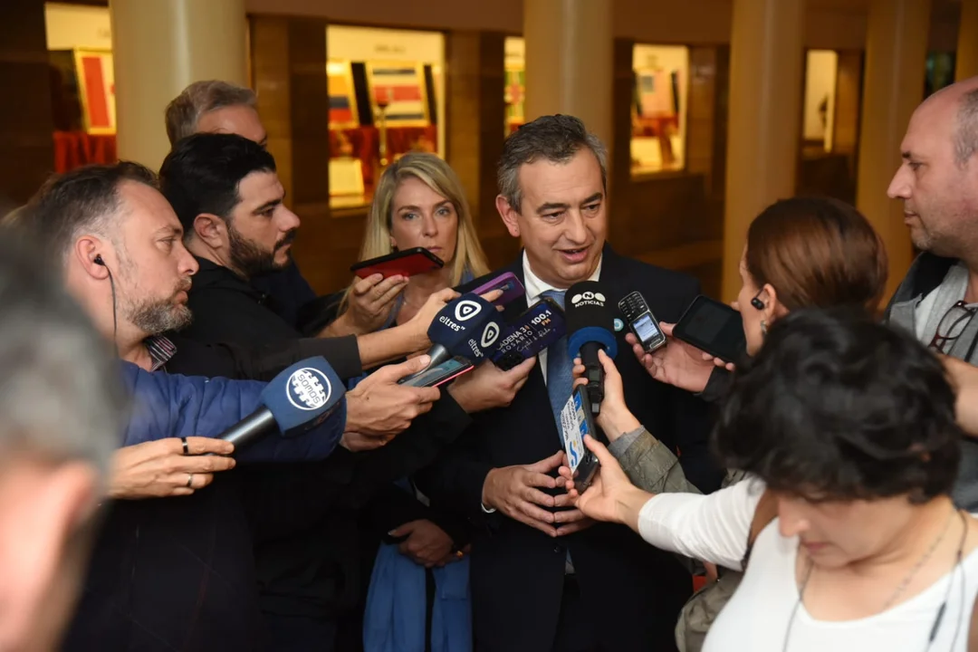 "¿Dónde están las armas que tienen que cuidarnos?"