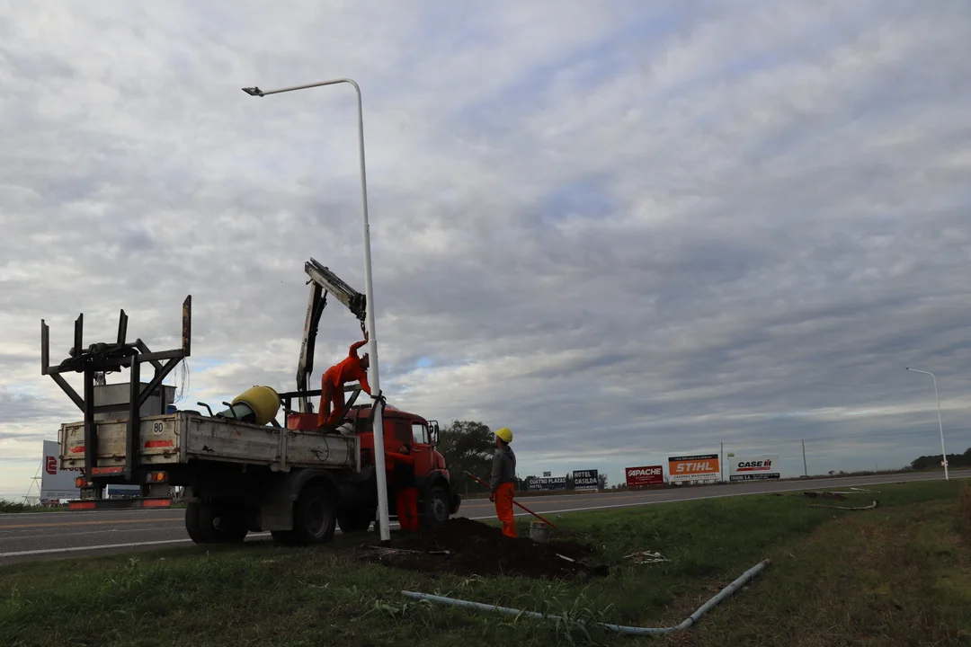 Avanza la colocación de un nuevo sistema de iluminación led en uno de los accesos a Casilda