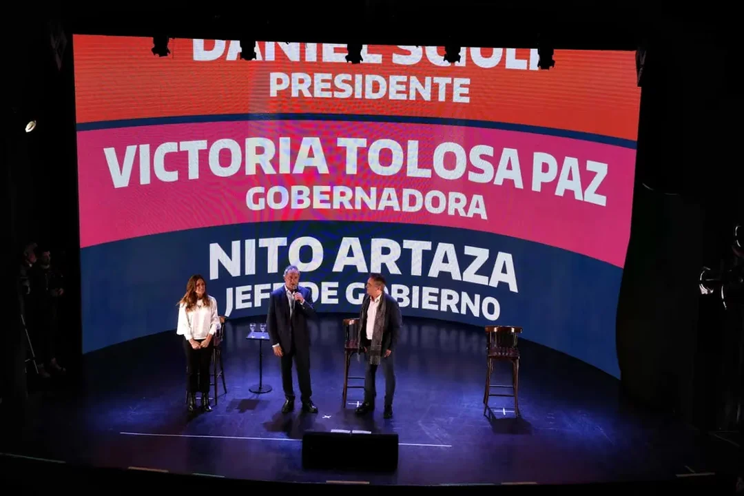 Scioli oficializa su precandidatura a presidente junto a Tolosa Paz y Nito Artaza