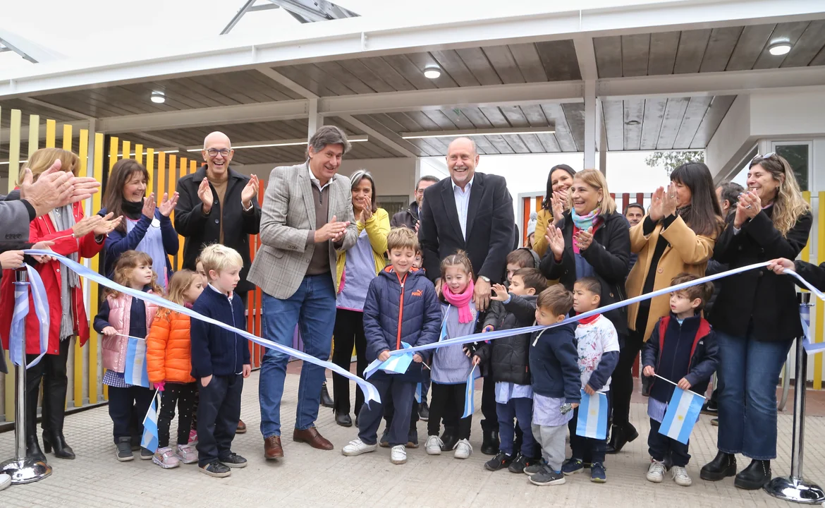 Perotti inauguró el jardín de infantes Nº349 en Funes
