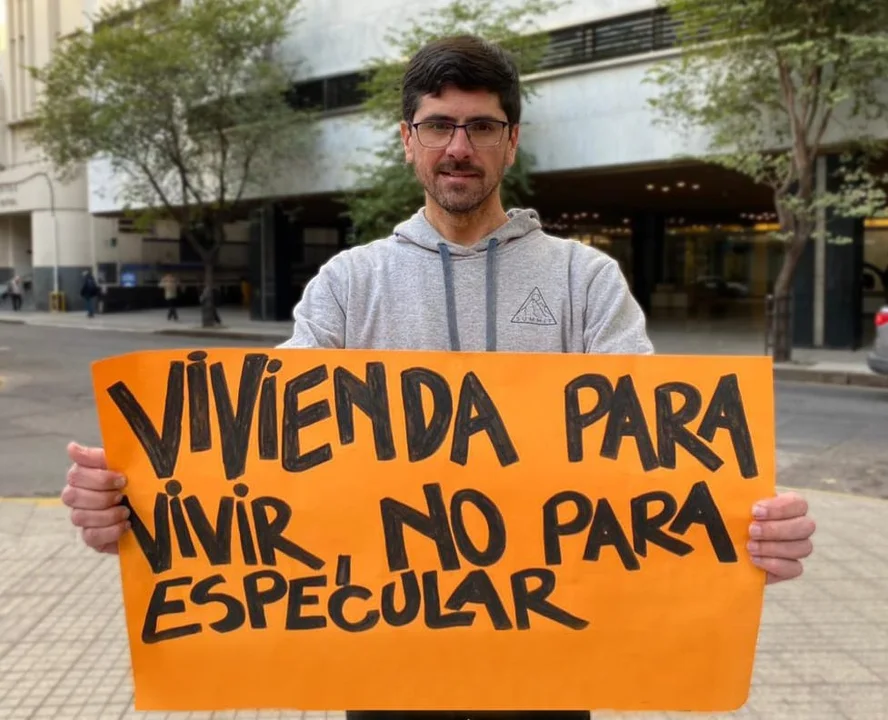 Sebastián Artola presentó las propuestas para los inquilinos de Rosario