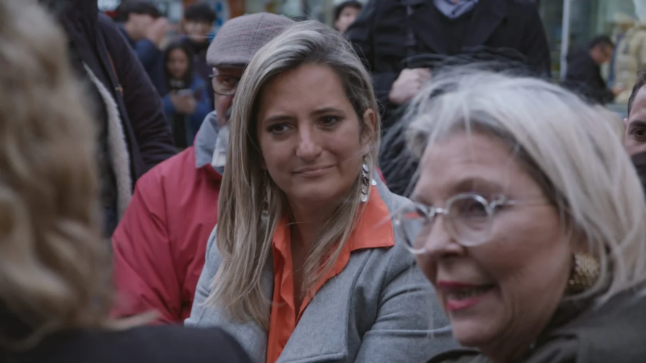 Carrió calificó la campaña provincial como un "escándalo obsceno de dinero"