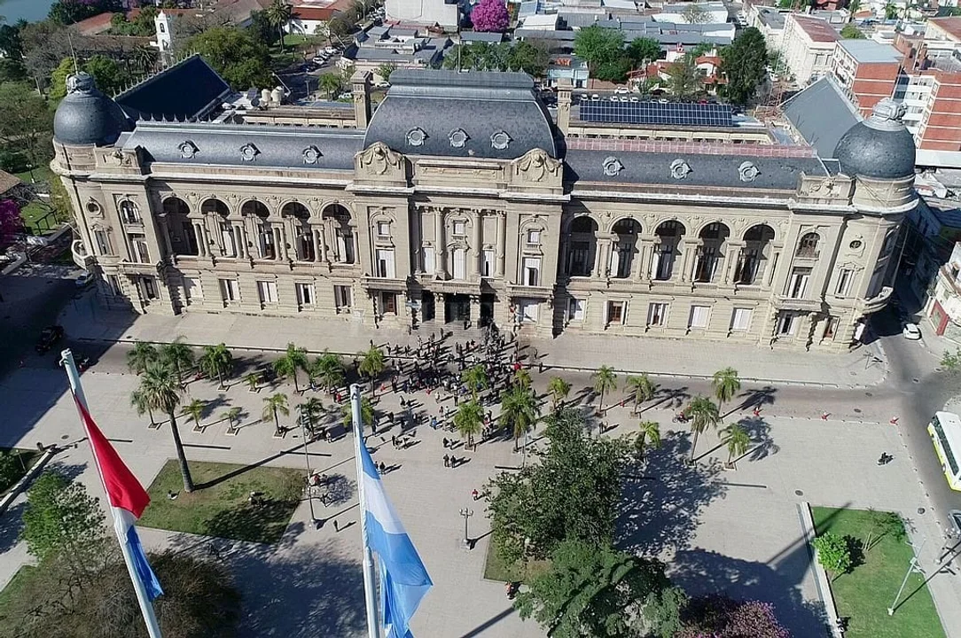 Qué se juega en la carrera a la gobernación