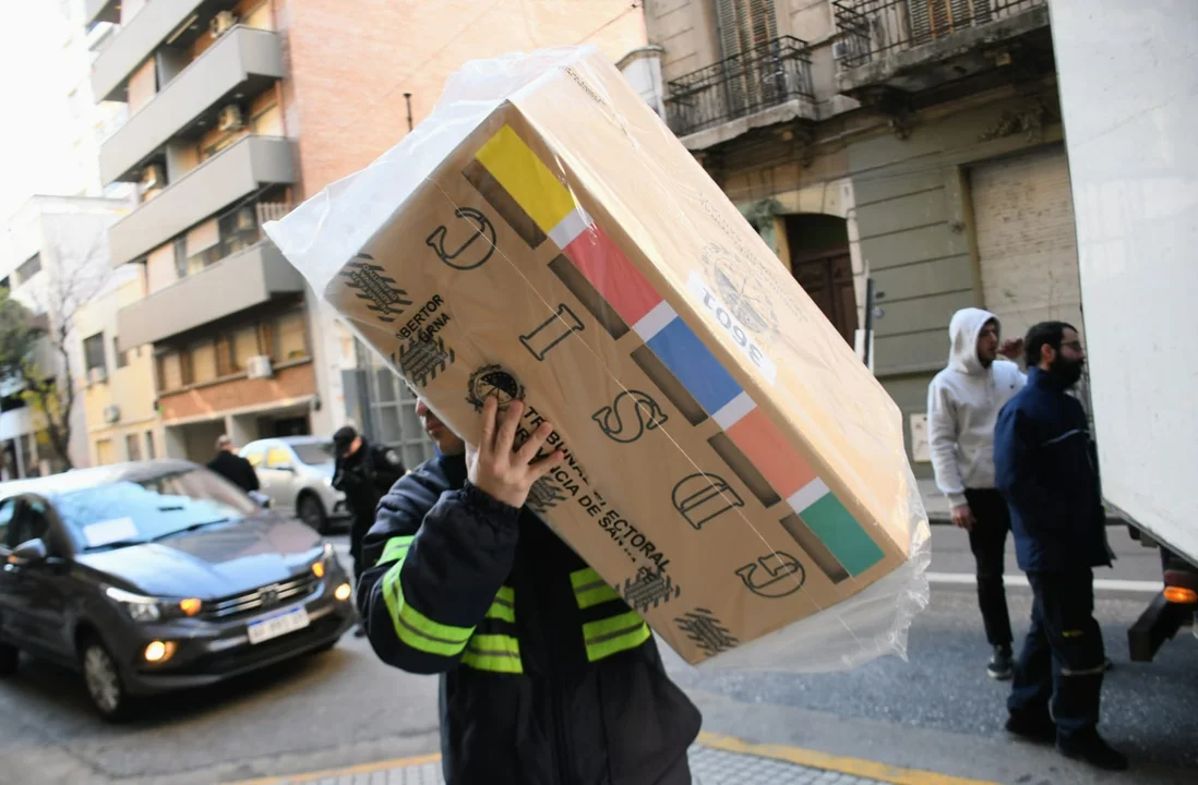 Las urnas ya están en las escuelas rosarinas. (Foto: Rosario Plus)