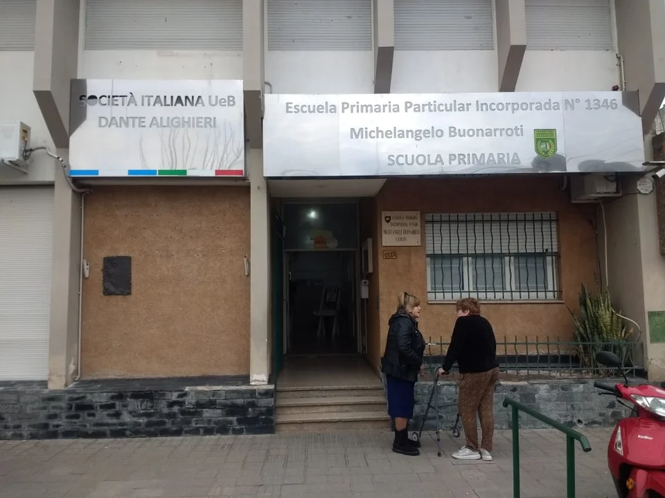 Los primeros datos indican que votó poco más del 60% del padrón