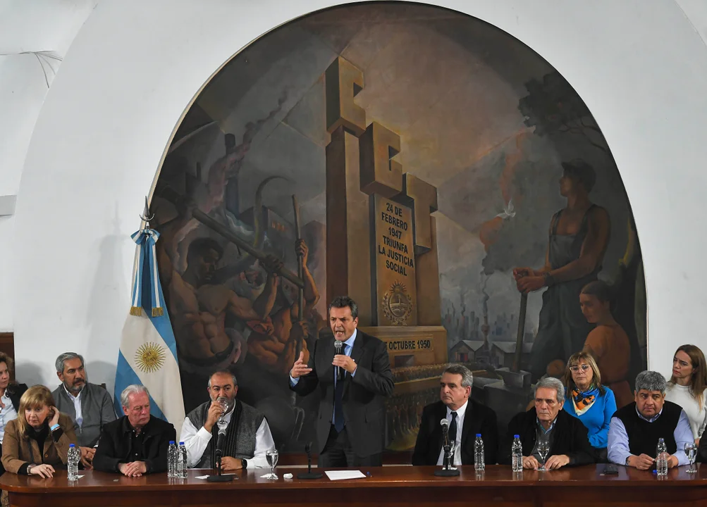 Massa estuvo en la CGT y dijo que el principal desafío es "revalorizar el salario"