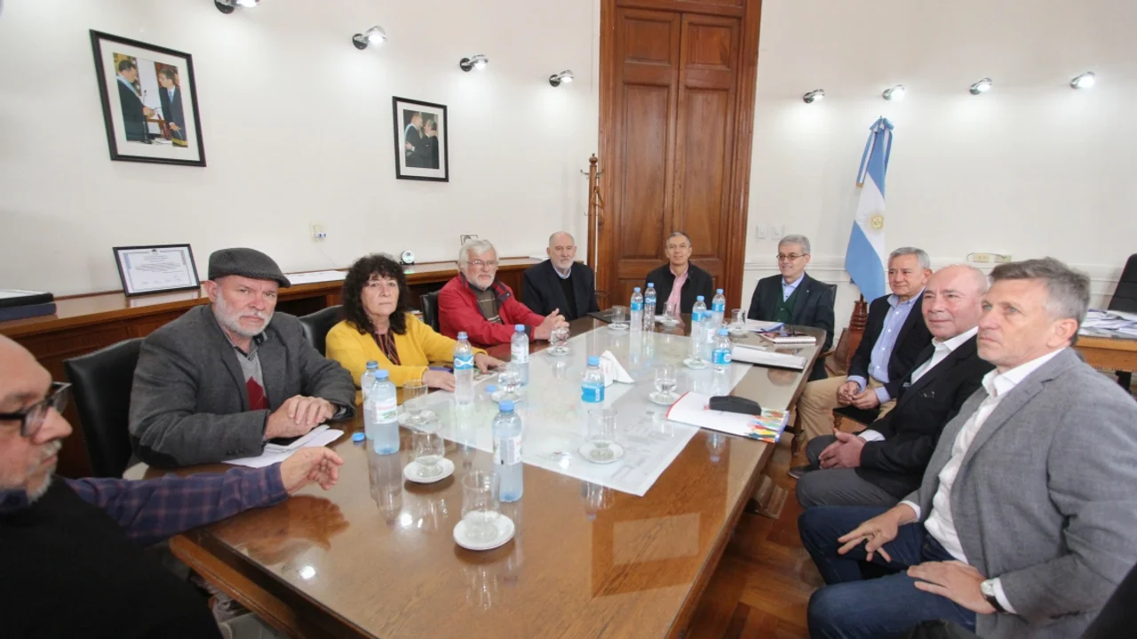 Comenzó el diálogo paritario con los gremios estatales