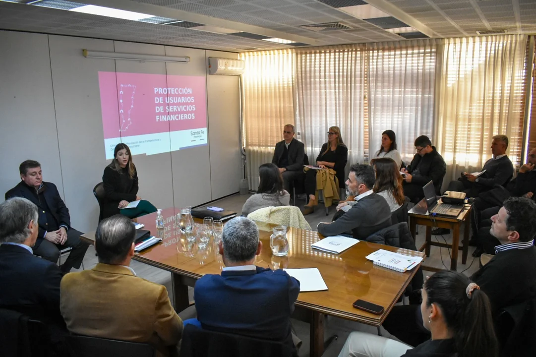 Santa Fe profundiza las acciones con los bancos para mejorar la protección de derechos de usuarios financieros