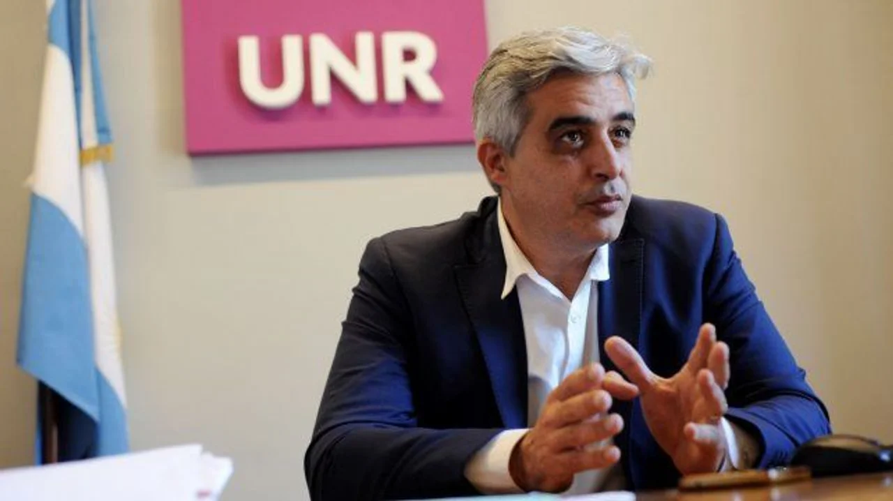 El rector de la UNR, en alerta por la amenaza Milei.