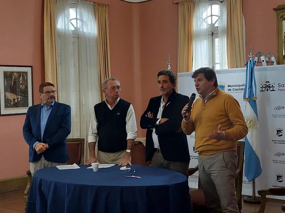 Entrega de créditos a productores en emergencia agropecuaria