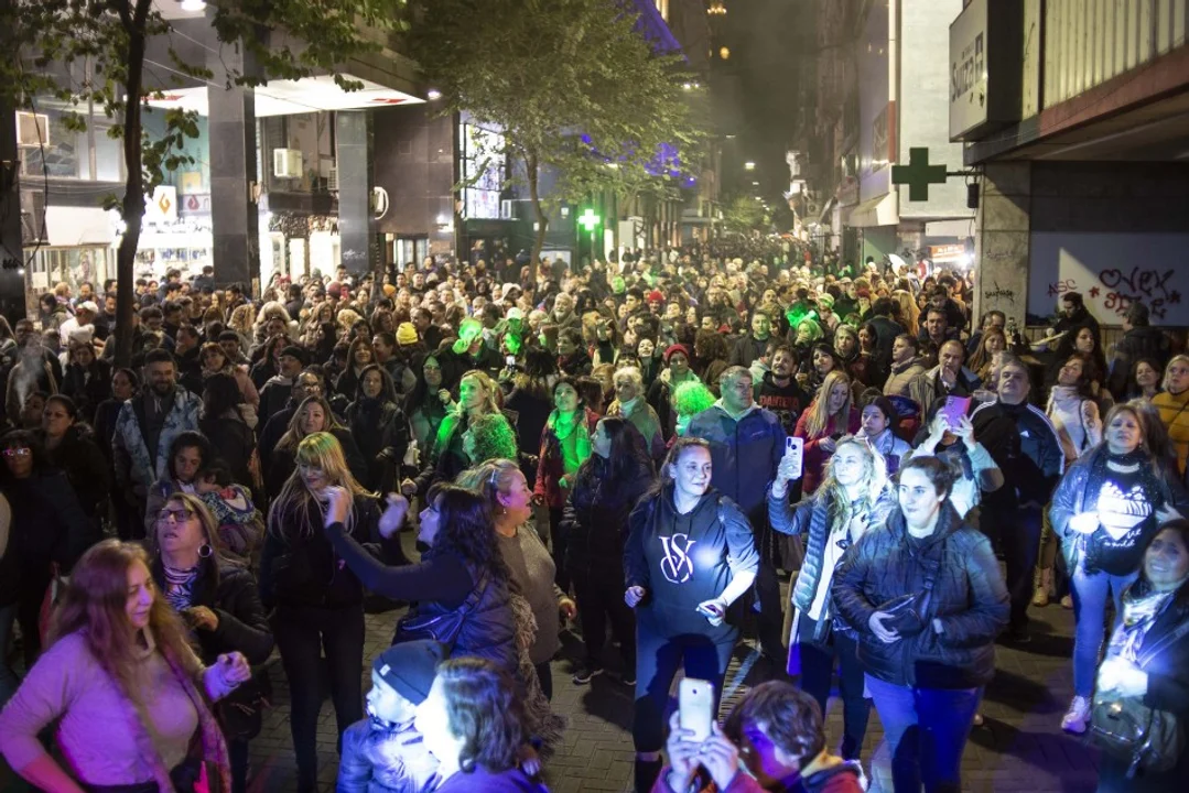 Ahora sí: este viernes será Noche de Peatonales