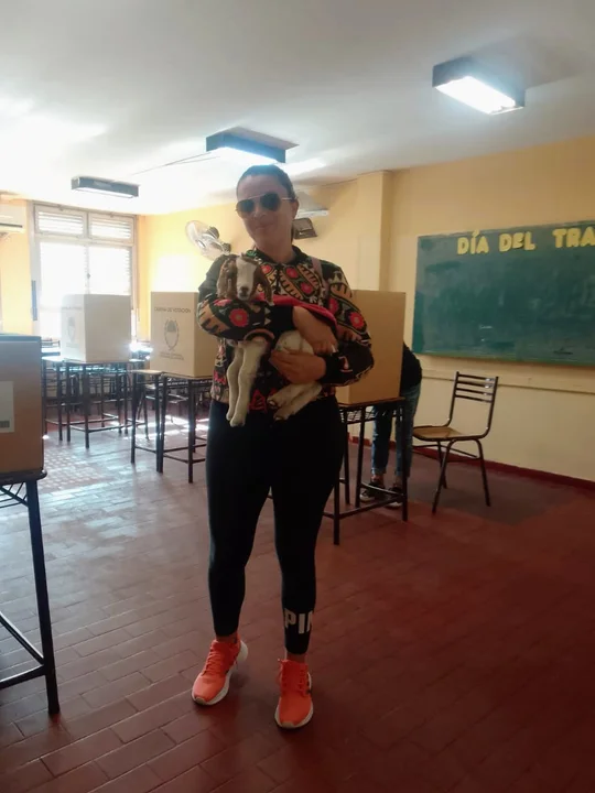 Una casildense fue a emitir su voto con una cabra