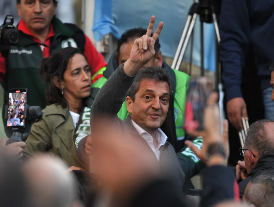 Massa anuncia medidas para monotributistas y trabajadores que no pagan ganancias