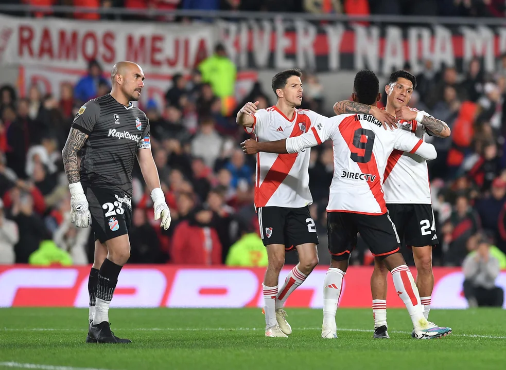Con dos caras, River le ganó a Arsenal en el Monumental 