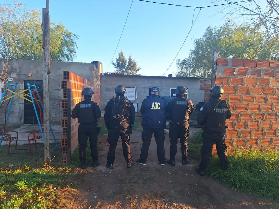 Más de veinte allanamientos por balaceras contra sedes sindicales