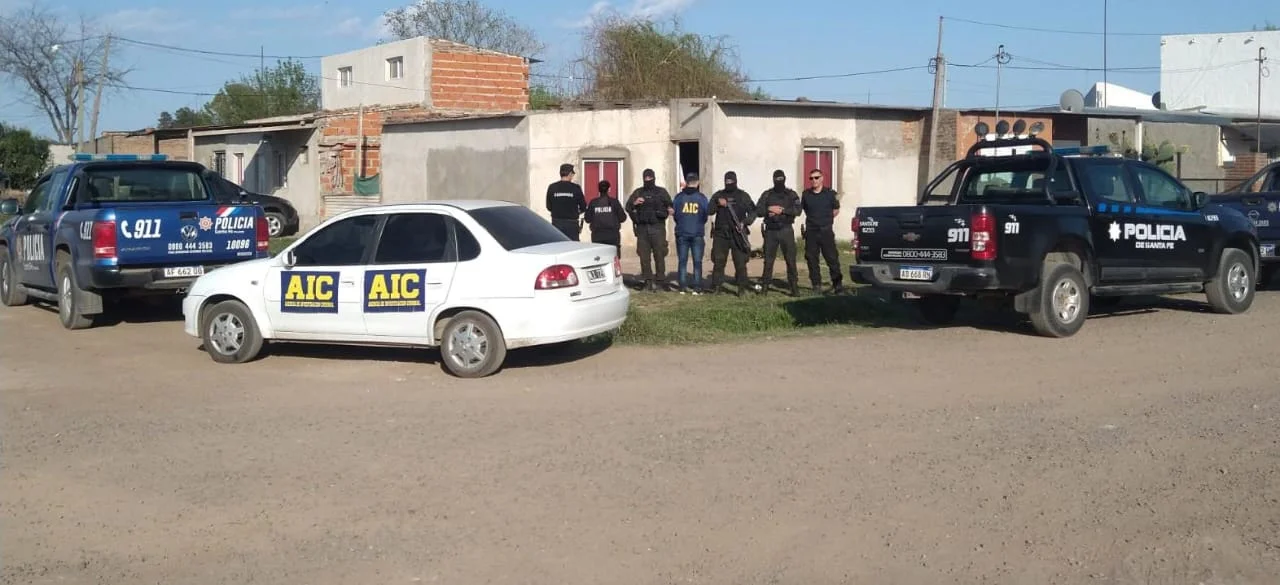 Detuvieron a tres personas acusadas por robo calificado