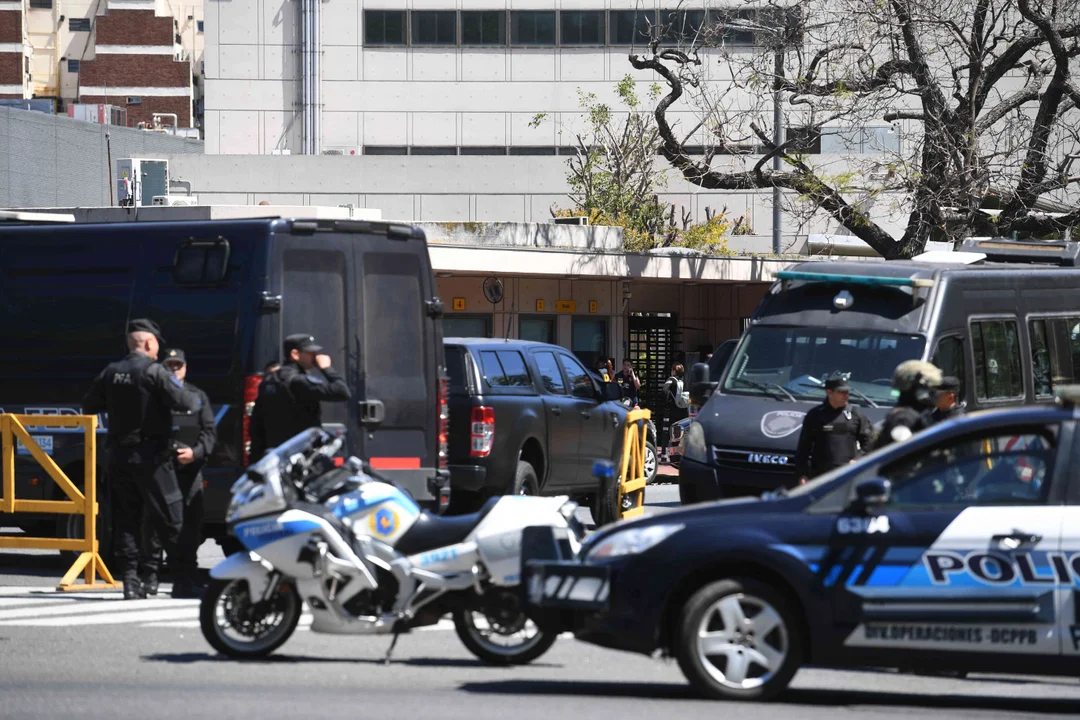 Arrestaron a un hombre por las amenazas de bomba en las embajadas