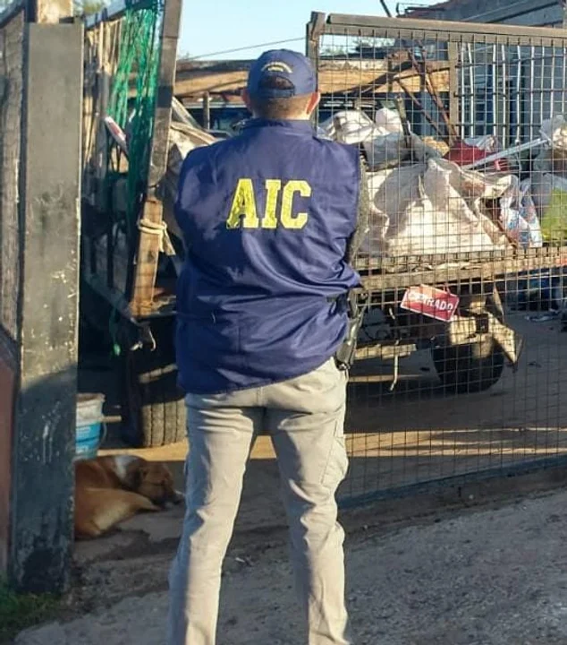 Allanamiento en chatarrería por robos de cables y bronce